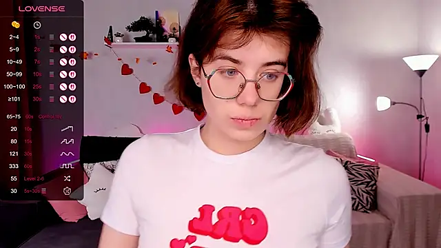 Snapshot of BellaCaress chatting on 29, 11, 2025 BellaCaress online show from 29, 11, 2025