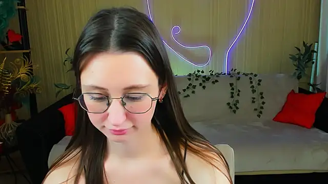 YourLovellyStory online show from 12, 5, 2026