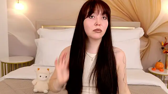 Snapshot of VanessaFields chatting on 18, 10, 2025 VanessaFields online show from 18, 10, 2025