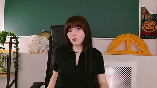 Snapshot of VanessaFields chatting on 28, 10, 2025 VanessaFields online show from 28, 10, 2025