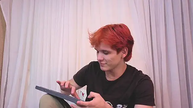 Snapshot of oliver_big19 chatting on 29, 9, 2025 oliver big19 online show from 29, 9, 2025