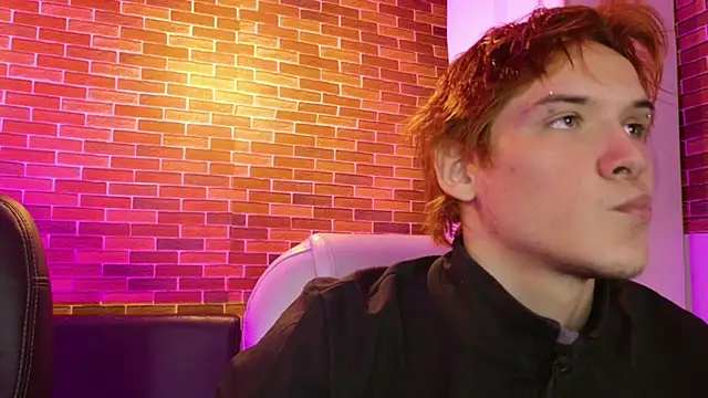 Snapshot of oliver_big19 chatting on 21, 10, 2025 oliver big19 online show from 21, 10, 2025