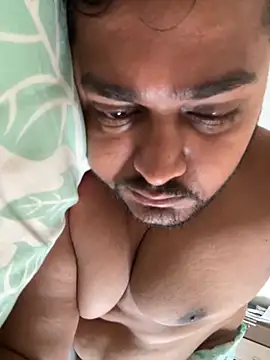 Snapshot of blrguychub chatting on 17, 11, 2025 blrguychub online show from 17, 11, 2025