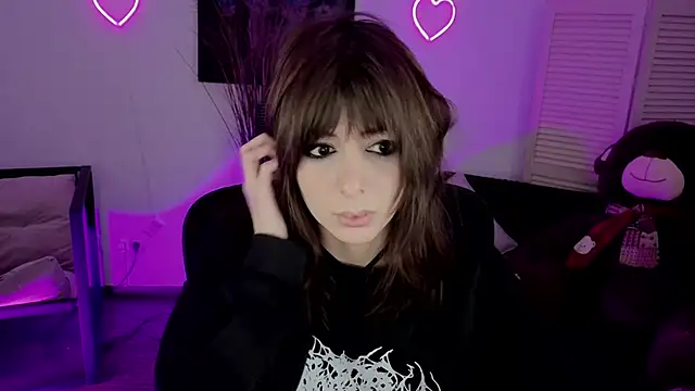 Snapshot of CrystallBloom chatting on 8, 2, 2026 CrystallBloom online show from 8, 2, 2026