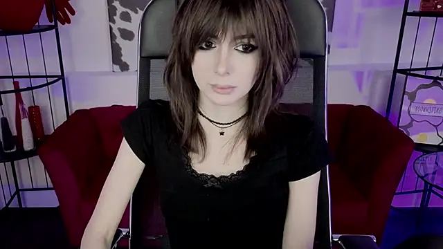 Snapshot of CrystallBloom chatting on 4, 3, 2026 CrystallBloom online show from 4, 3, 2026