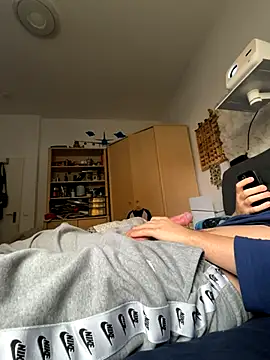 Snapshot of xmilolivex chatting on 16, 10, 2025 xmilolivex online show from 16, 10, 2025