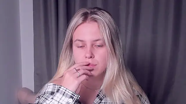 Snapshot of AngelAnty chatting on 5, 10, 2025 AngelAnty online show from 5, 10, 2025