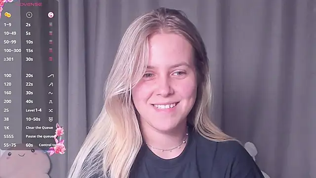 Snapshot of AngelAnty chatting on 6, 10, 2025 AngelAnty online show from 6, 10, 2025