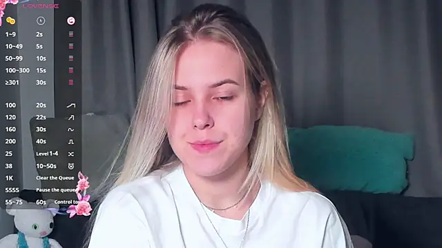 Snapshot of AngelAnty chatting on 6, 11, 2025 AngelAnty online show from 6, 11, 2025