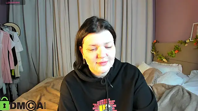 Snapshot of Michele_Greenn chatting on 12, 10, 2025 Michele Greenn online show from 12, 10, 2025