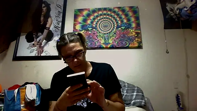 Snapshot of SparklesB1tch chatting on 13, 10, 2025 SparklesB1tch online show from 13, 10, 2025