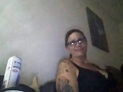 Snapshot of SparklesB1tch chatting on 18, 10, 2025 SparklesB1tch online show from 18, 10, 2025