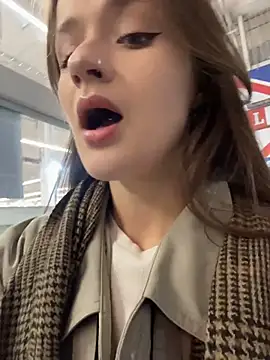 KittyQueeny online show from 1, 11, 2025