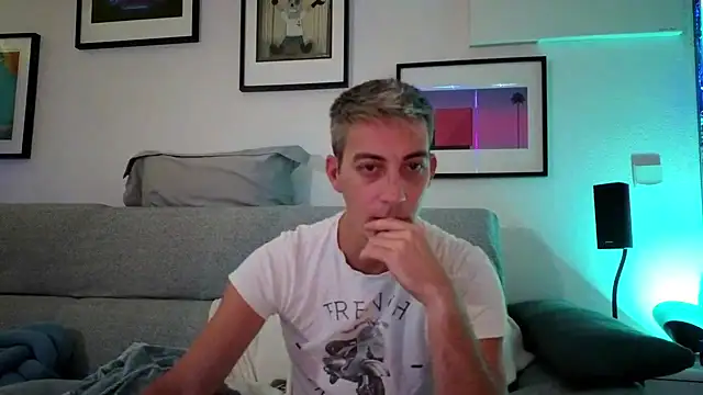 Snapshot of 1Hugo1 chatting on 24, 9, 2025 1Hugo1 online show from 24, 9, 2025
