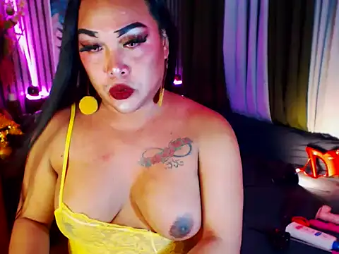 Snapshot of CumFactoryLuna chatting on 8, 4, 2026 CumFactoryLuna online show from 8, 4, 2026