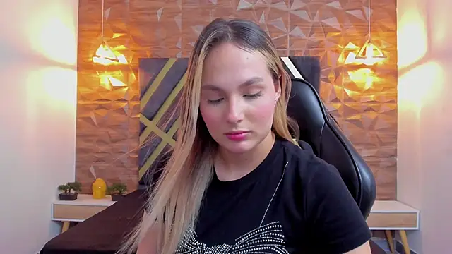 Emmaa white  online show from 16, 3, 2026