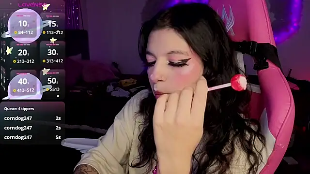 larah uwu online show from 24, 3, 2026