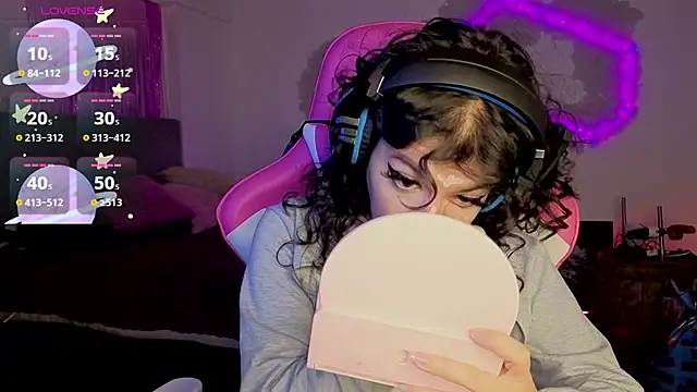 larah uwu online show from 21, 5, 2026
