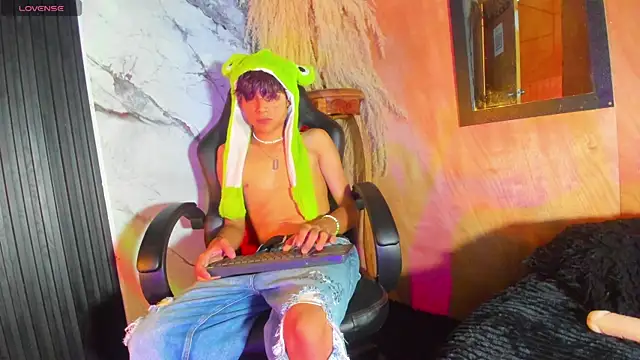 spicy adonhis online show from 25, 9, 2025