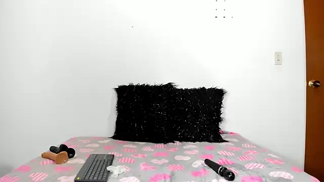 Camila Martiinez online show from 14, 11, 2025