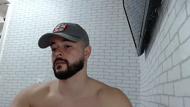 Snapshot of BombeiroHotx chatting on 30, 9, 2025 BombeiroHotx online show from 30, 9, 2025