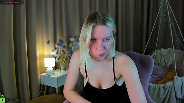 Snapshot of Casey_Miller chatting on 21, 10, 2025 Casey Miller online show from 21, 10, 2025