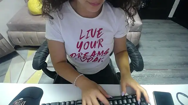 Velvet Moon V online show from 18, 10, 2025