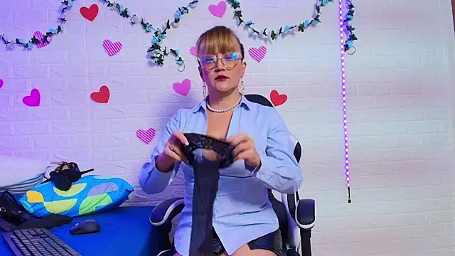 naomi diamond  online show from 15, 10, 2025