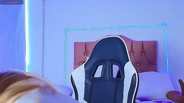 naomi diamond  online show from 5, 5, 2026