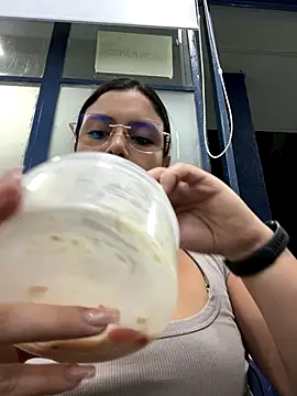 Snapshot of LICEET chatting on 6, 10, 2025 LICEET online show from 6, 10, 2025