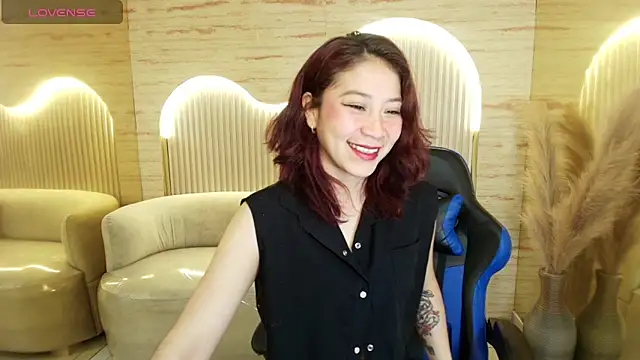 Snapshot of valentina_r_ chatting on 12, 9, 2025 valentina r  online show from 12, 9, 2025