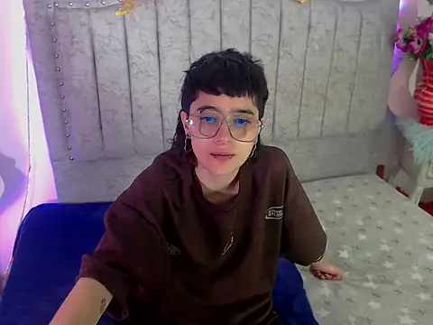 katalinathxandbritney1 online show from 6, 2, 2026