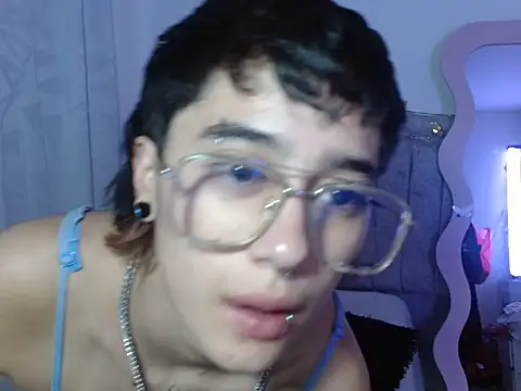 katalinathxandbritney1 online show from 26, 3, 2026