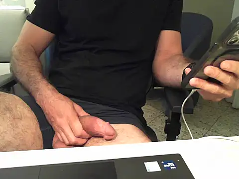 XUCRUTES42 online show from 2, 2, 2026