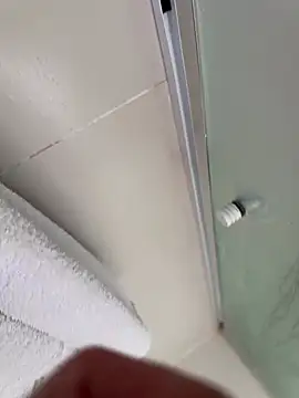 XUCRUTES42 online show from 4, 3, 2026