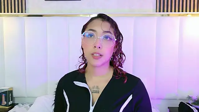 Olivejoness online show from 5, 10, 2025