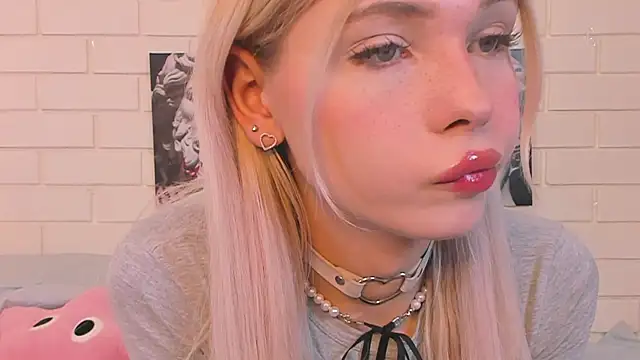 Blondy Fina online show from 24, 10, 2025