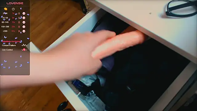 Snapshot of darlingeva1010 chatting on 10, 10, 2025 darlingeva1010 online show from 10, 10, 2025