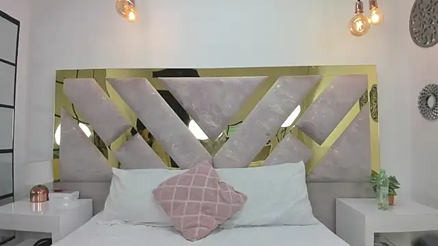 BriannaHill  online show from 19, 12, 2025