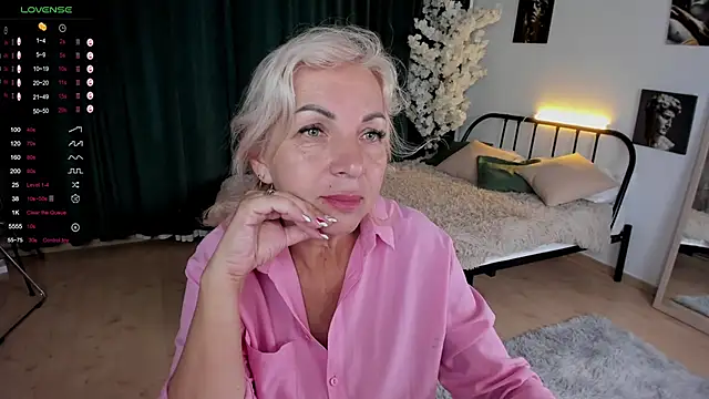 LiliaMoons online show from 9, 9, 2025