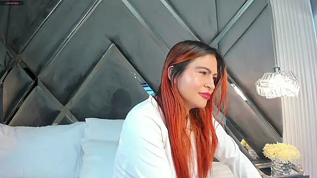 CoraimaSahin online show from 17, 12, 2025