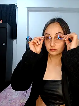 Snapshot of selene_swee chatting on 18, 10, 2025 selene swee online show from 18, 10, 2025