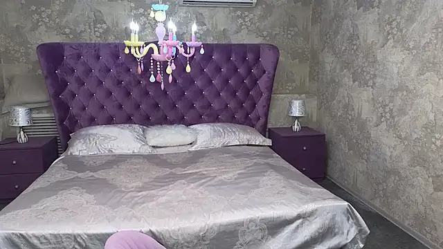 Anna Kenann online show from 10, 9, 2025