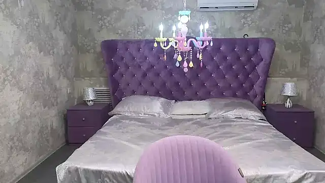 Anna Kenann online show from 8, 10, 2025