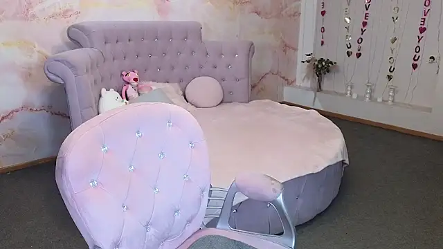 Anna Kenann online show from 15, 10, 2025