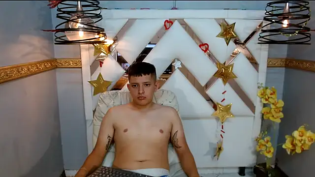 Snapshot of AdrianLewis_ chatting on 29, 9, 2025 AdrianLewis online show from 29, 9, 2025