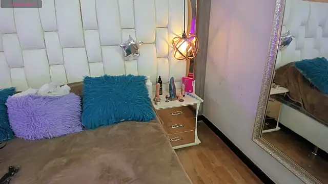 Foxxy Doll online show from 29, 4, 2026