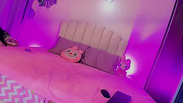 Eboney Hott online show from 10, 11, 2025