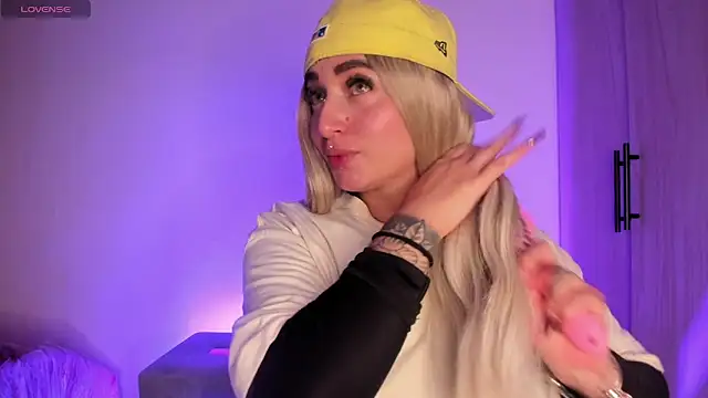 scarlett Collinss online show from 5, 11, 2025