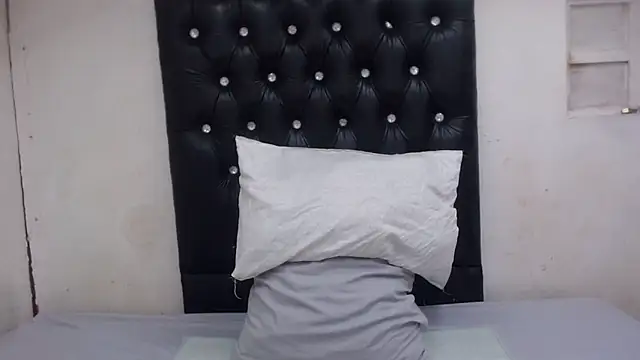 Snapshot of GlowGoddessxx chatting on 24, 3, 2026 GlowGoddessxx online show from 24, 3, 2026